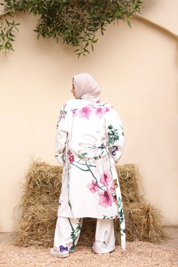 MuhraImg (200) White Orchid Coat